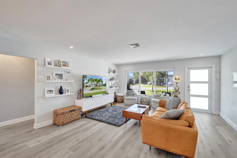 381 SE 3rd Street Pompano Beach, FL 33060