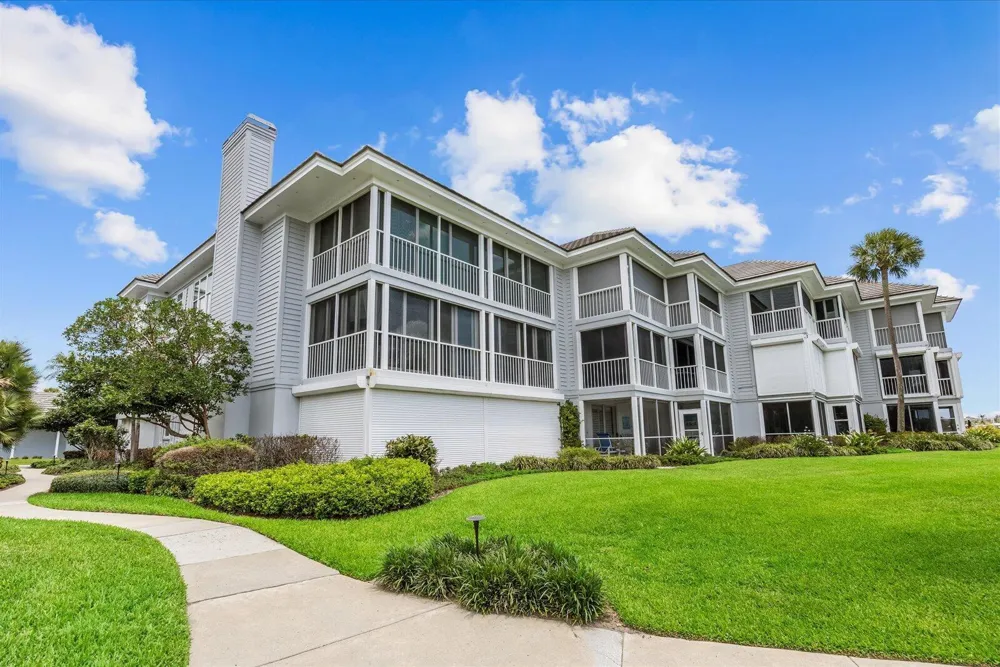 1903 Bay Road #206 Vero Beach, FL 32963