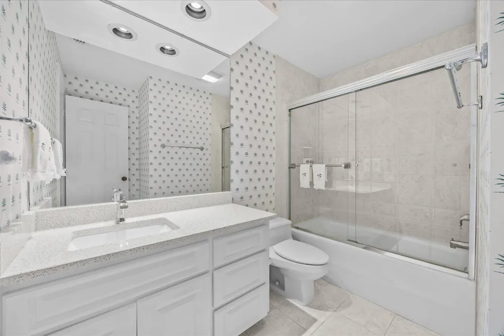 1903 Bay Road #206 Vero Beach, FL 32963
