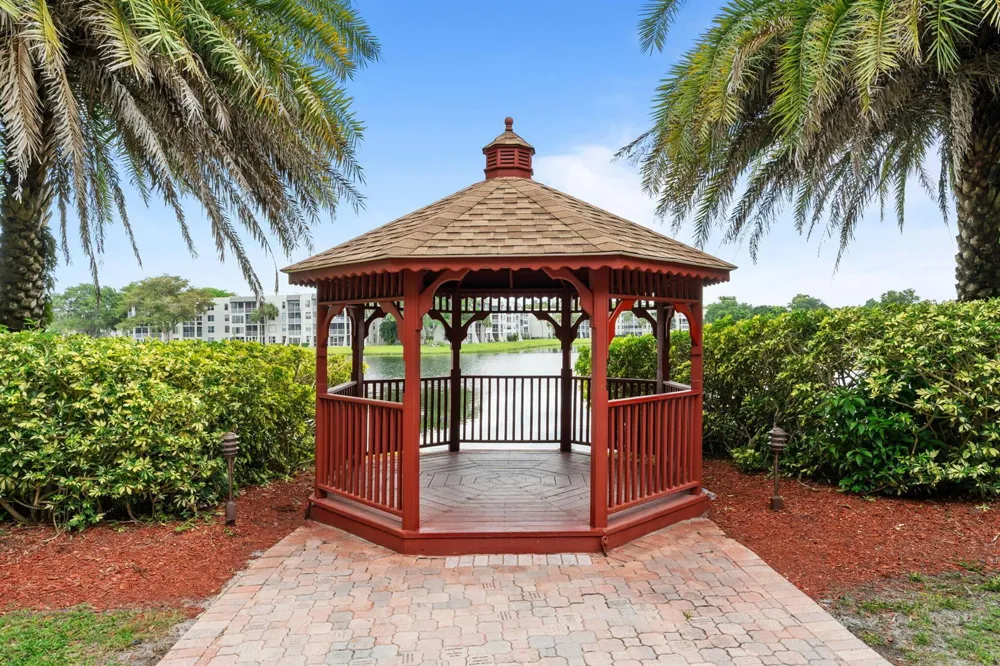 9470 Live Oak Place #204 Davie, FL 33324