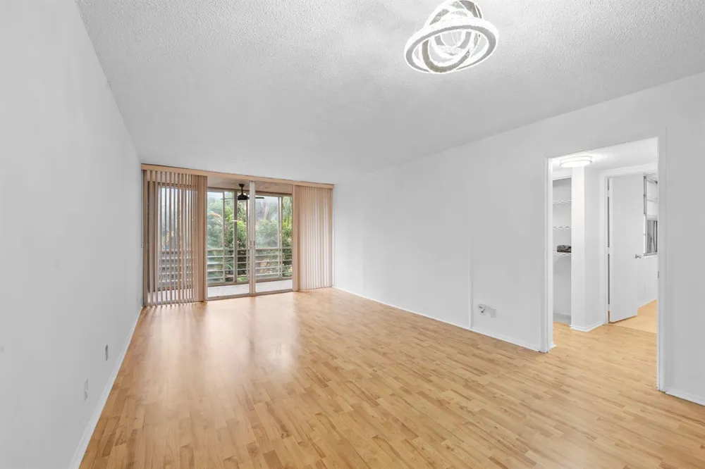 9470 Live Oak Place #204 Davie, FL 33324