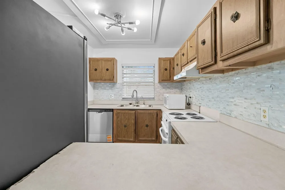 9470 Live Oak Place #204 Davie, FL 33324