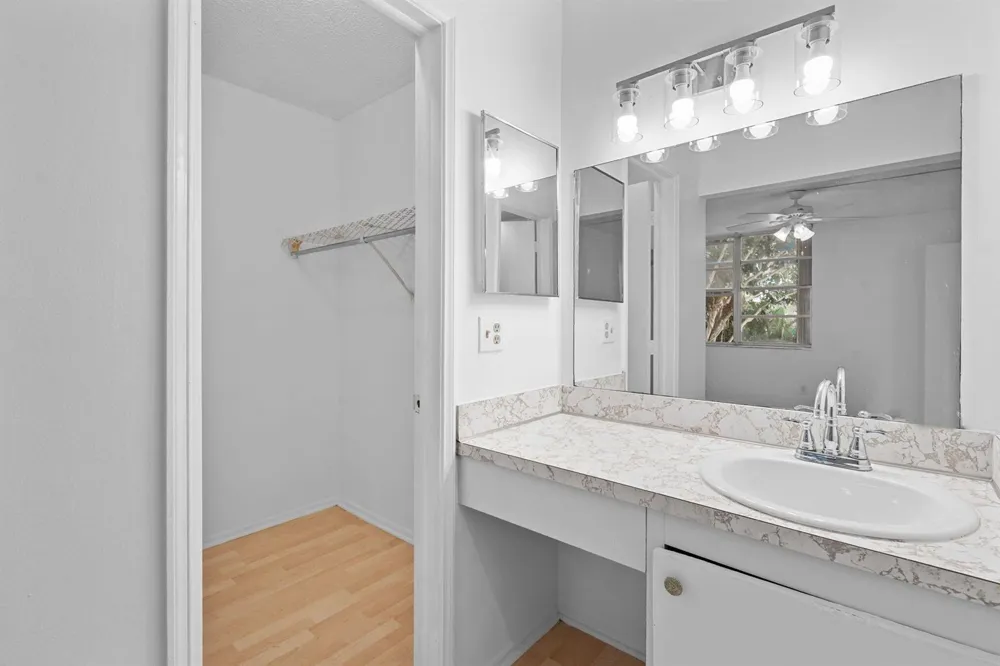 9470 Live Oak Place #204 Davie, FL 33324