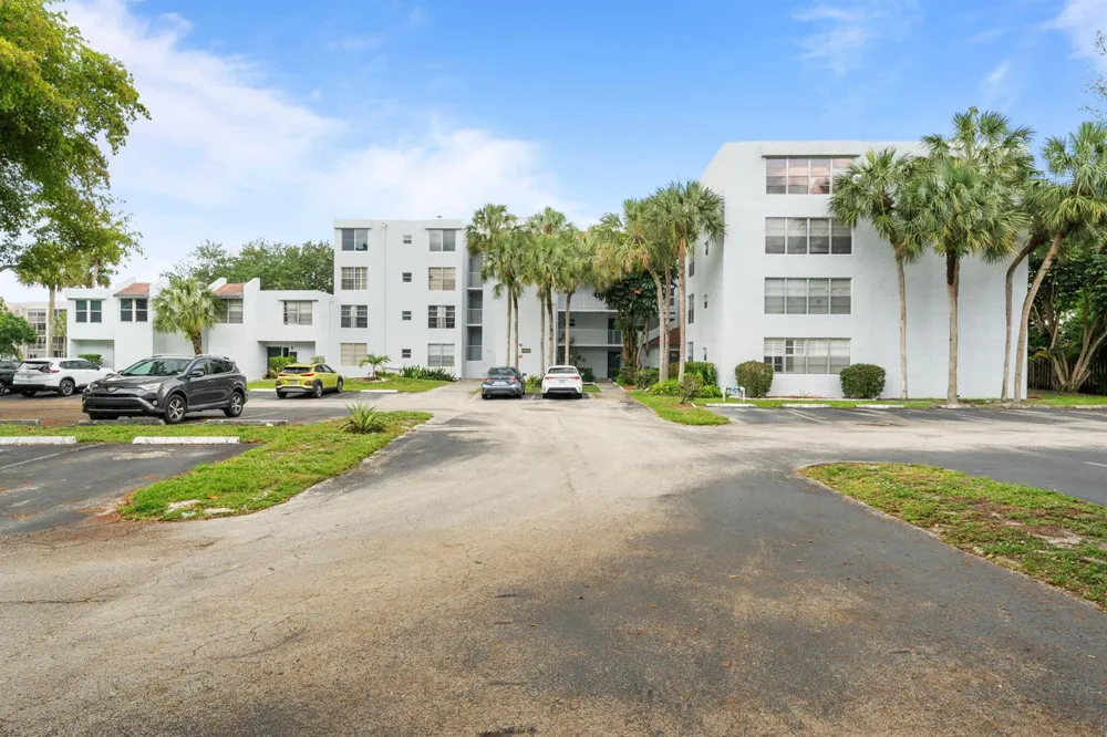 9470 Live Oak Place #204 Davie, FL 33324