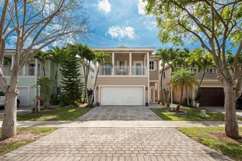 381 NE 35th Terrace
