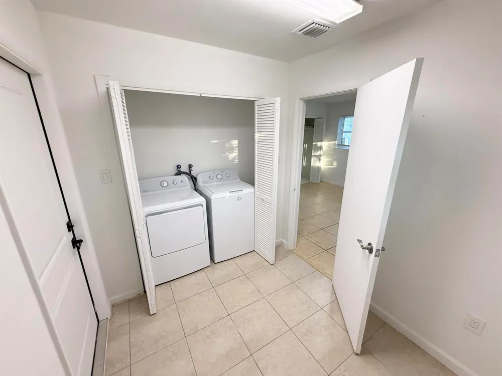 912 SE Tarpon Avenue Stuart, FL 34994