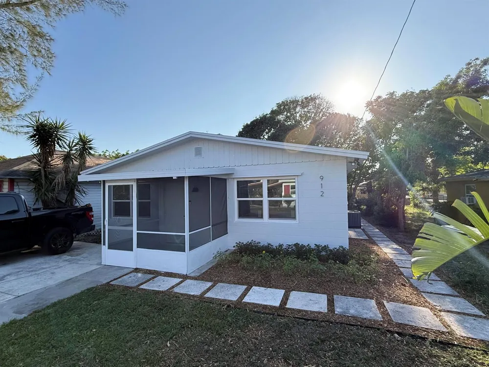 912 SE Tarpon Avenue Stuart, FL 34994