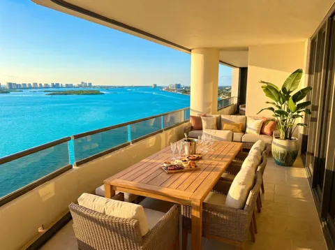 100 Lakeshore Drive #T51