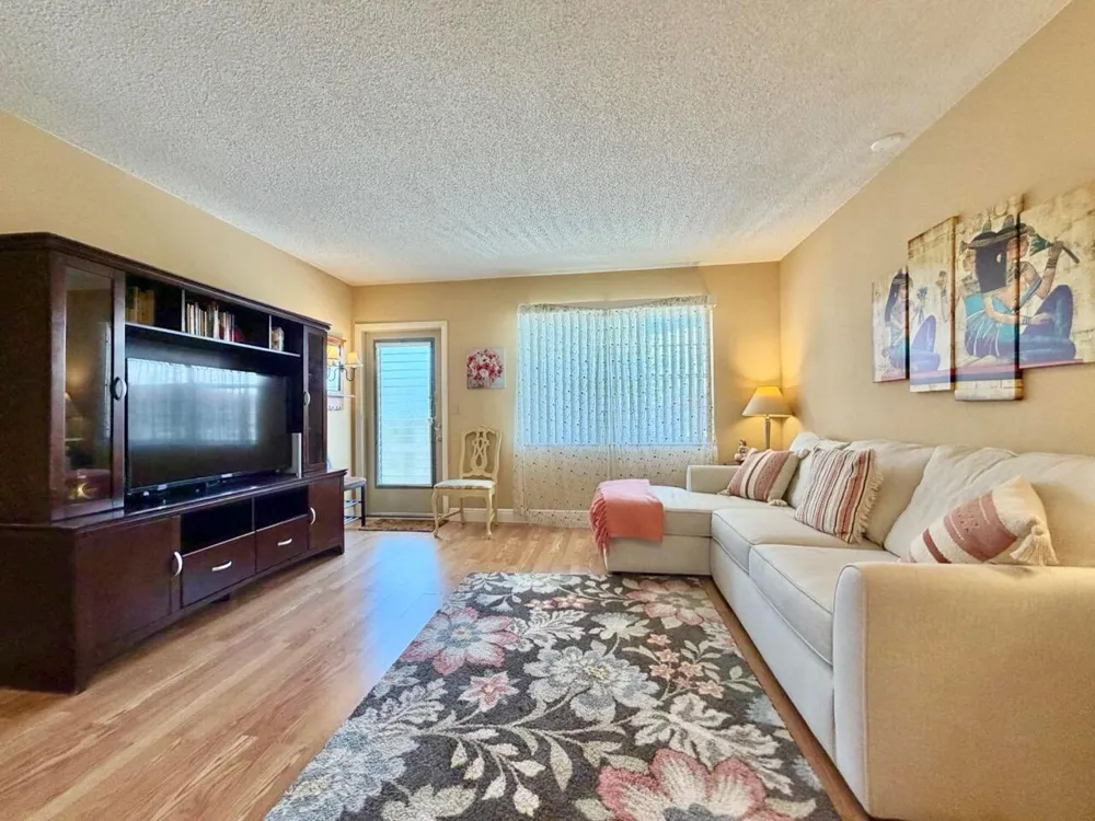 19 Abbey Lane #204 Delray Beach, FL 33446