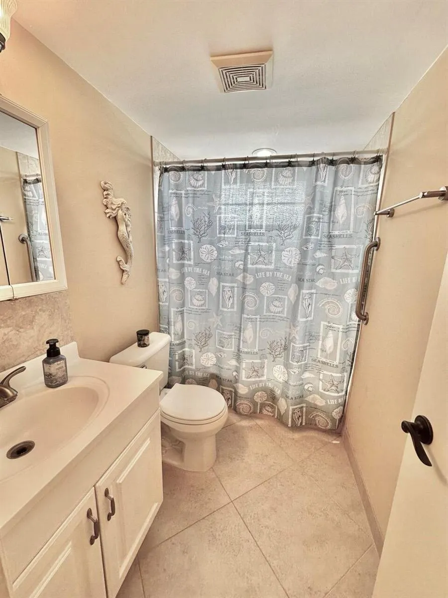 19 Abbey Lane #204 Delray Beach, FL 33446