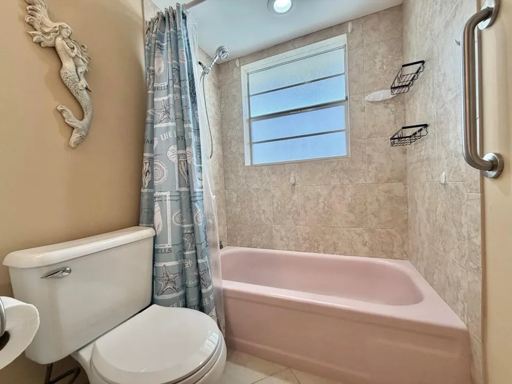 19 Abbey Lane #204 Delray Beach, FL 33446