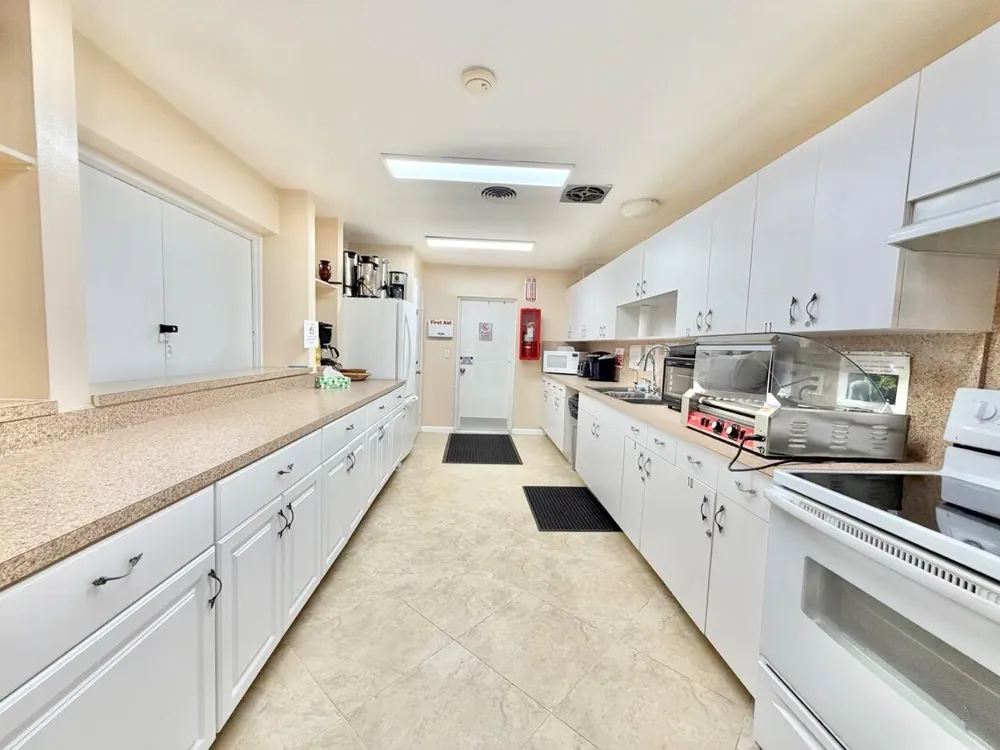 19 Abbey Lane #204 Delray Beach, FL 33446