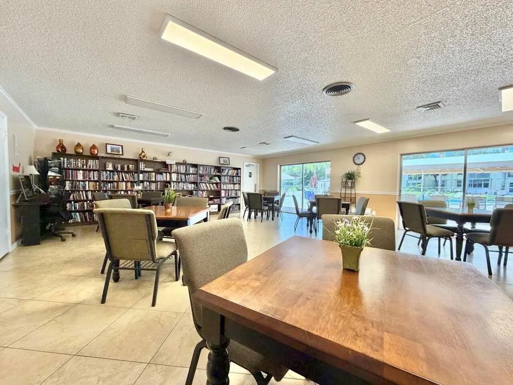 19 Abbey Lane #204 Delray Beach, FL 33446