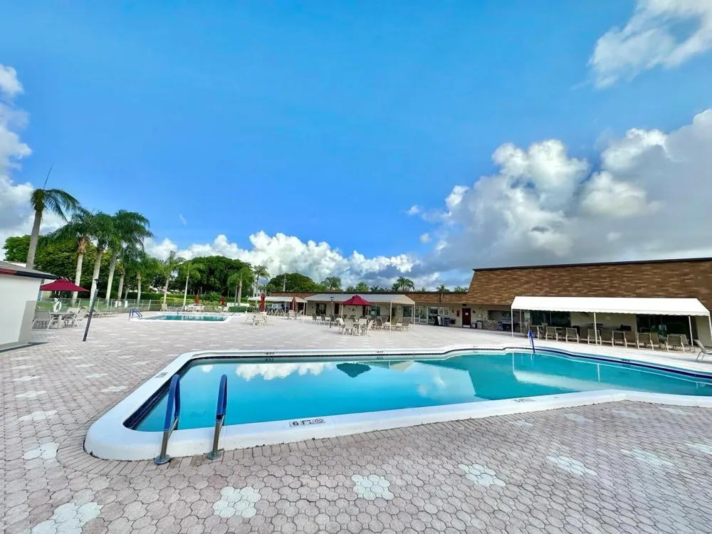 19 Abbey Lane #204 Delray Beach, FL 33446
