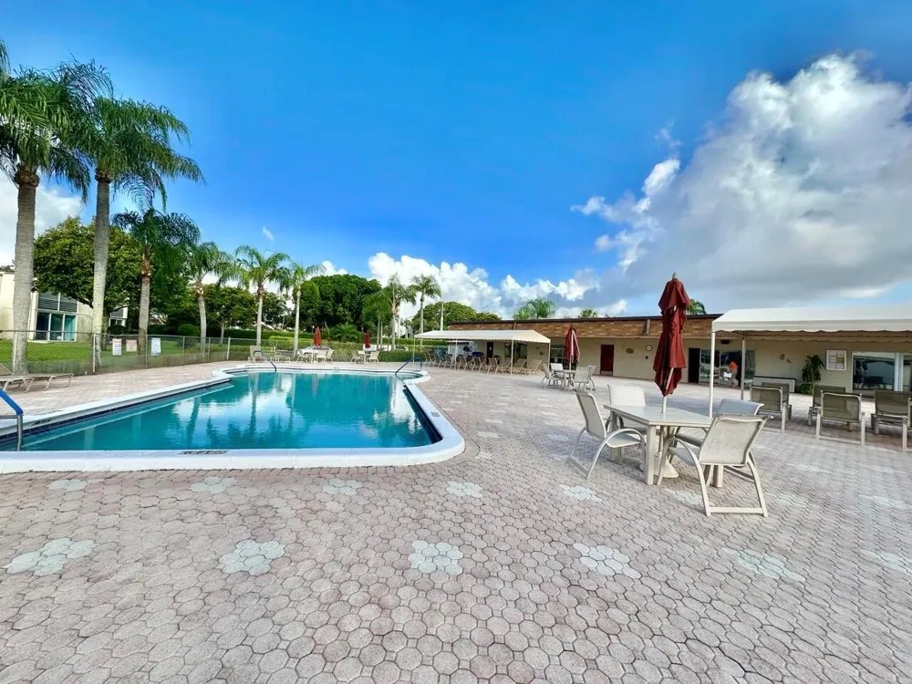 19 Abbey Lane #204 Delray Beach, FL 33446
