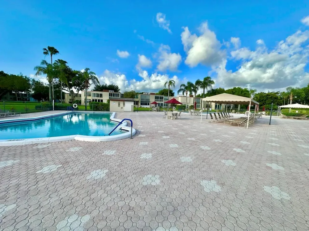 19 Abbey Lane #204 Delray Beach, FL 33446