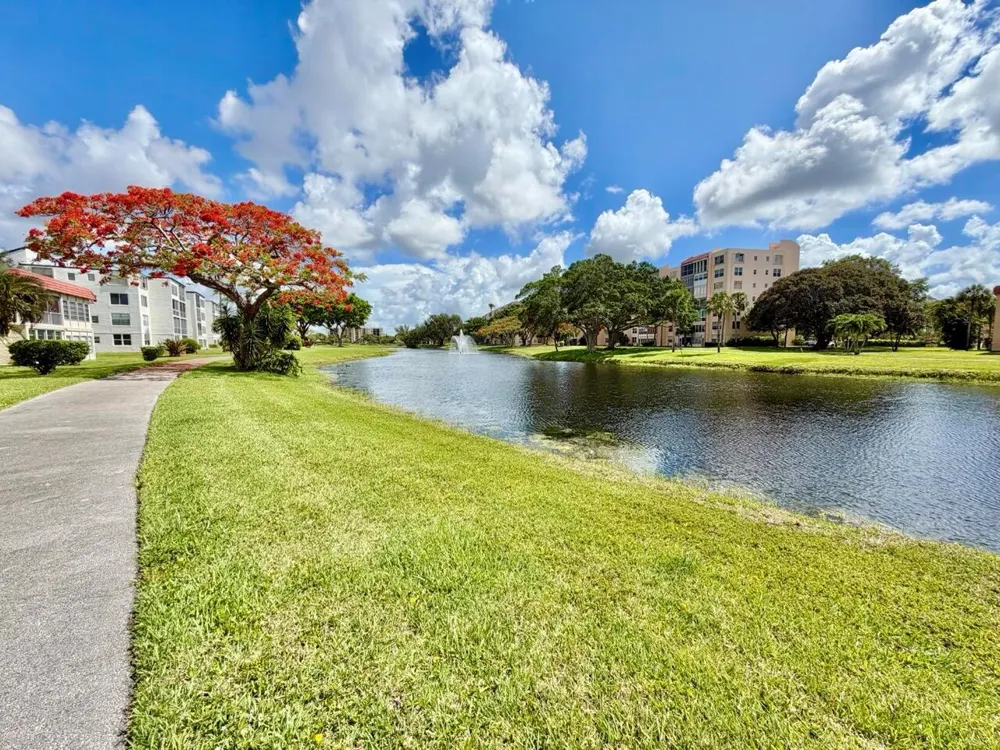 19 Abbey Lane #204 Delray Beach, FL 33446