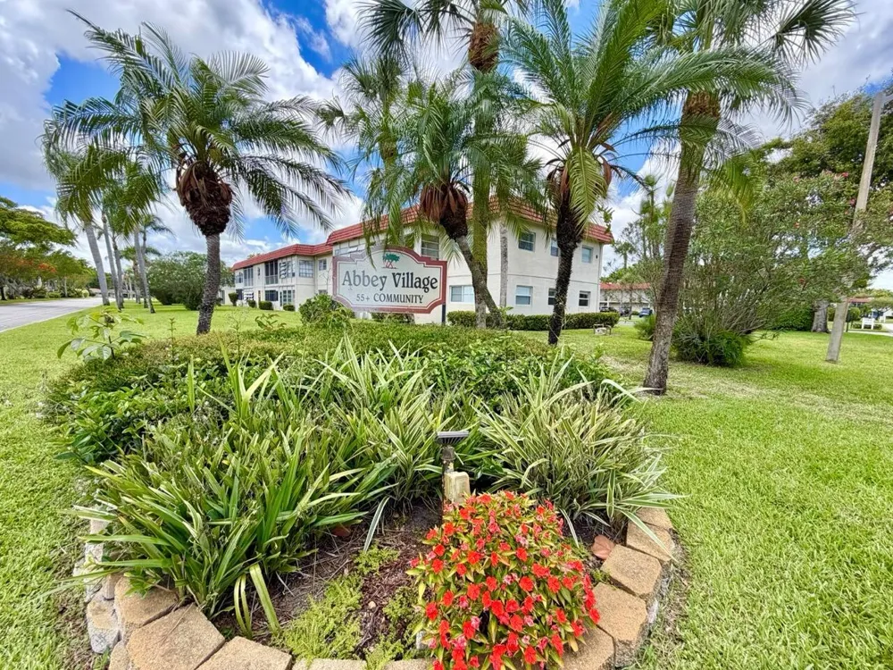 19 Abbey Lane #204 Delray Beach, FL 33446