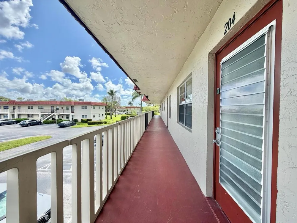 19 Abbey Lane #204 Delray Beach, FL 33446