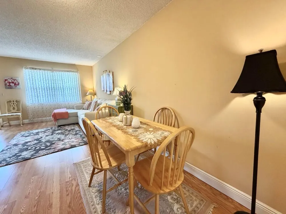 19 Abbey Lane #204 Delray Beach, FL 33446