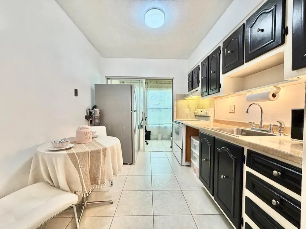 19 Abbey Lane #204 Delray Beach, FL 33446