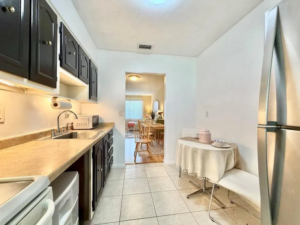 19 Abbey Lane #204 Delray Beach, FL 33446