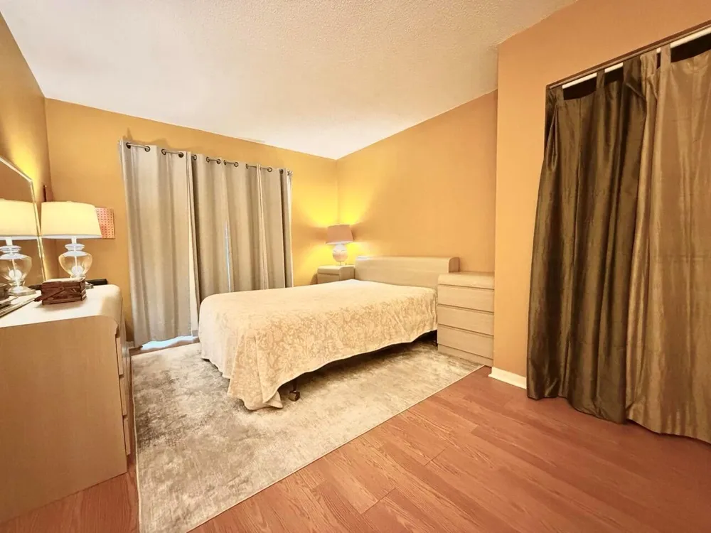 19 Abbey Lane #204 Delray Beach, FL 33446