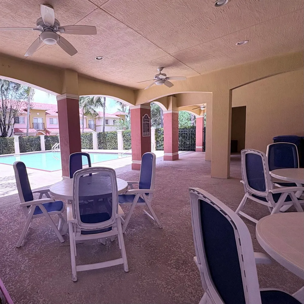 203 S Santa Catalina Circle #203 North Lauderdale, FL 33068