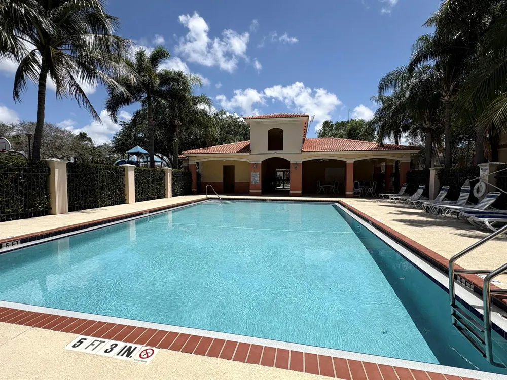203 S Santa Catalina Circle #203 North Lauderdale, FL 33068