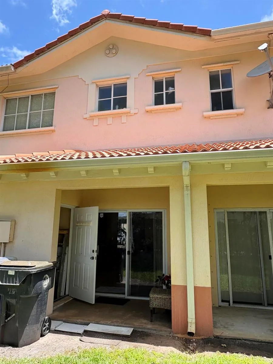 203 S Santa Catalina Circle #203 North Lauderdale, FL 33068