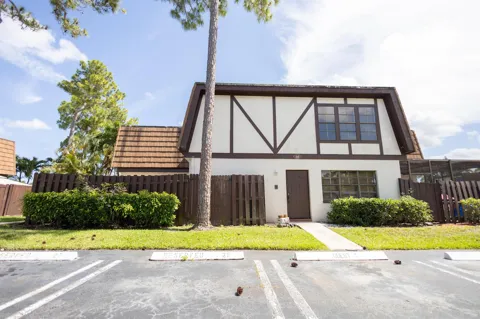 110 Weybridge Circle #A