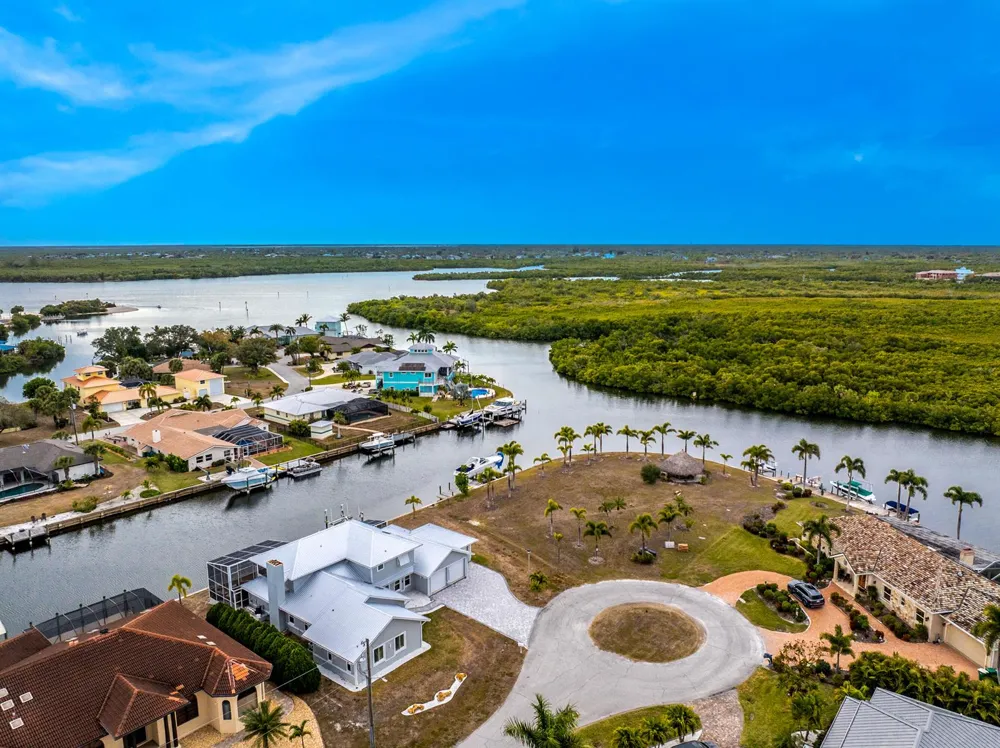 139 Seville Pl Place SW Port Charlotte, FL 33952