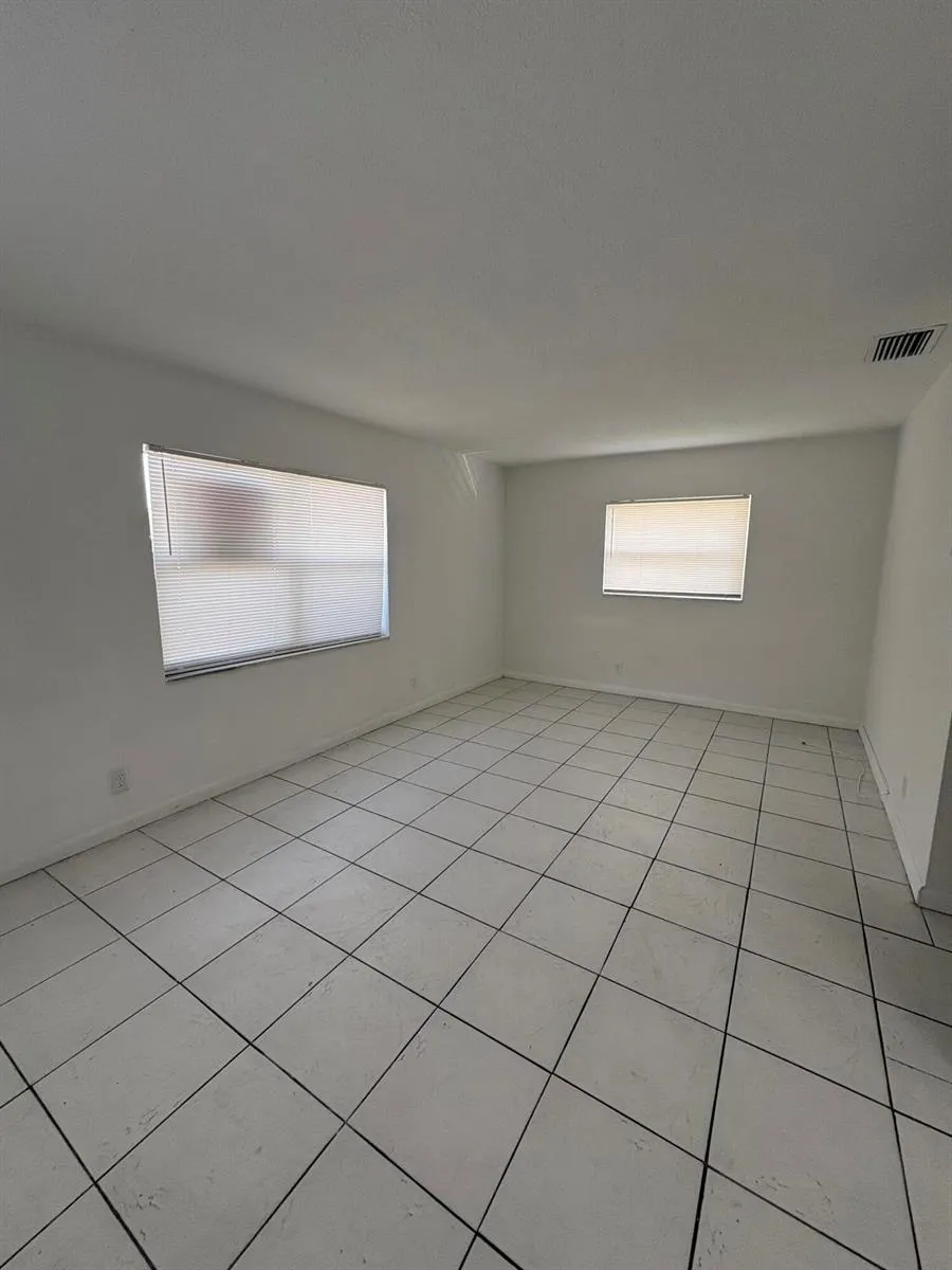 4031 NW 30th Terrace #1 Lauderdale Lakes, FL 33309