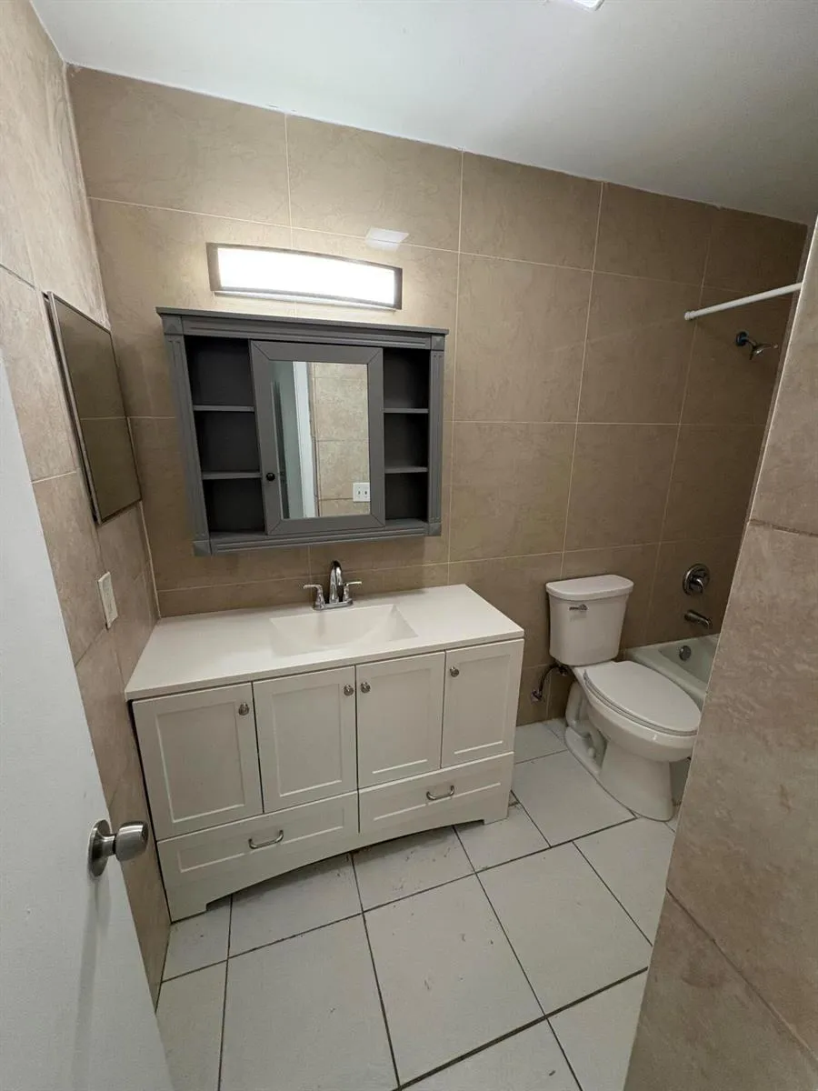 4031 NW 30th Terrace #1 Lauderdale Lakes, FL 33309