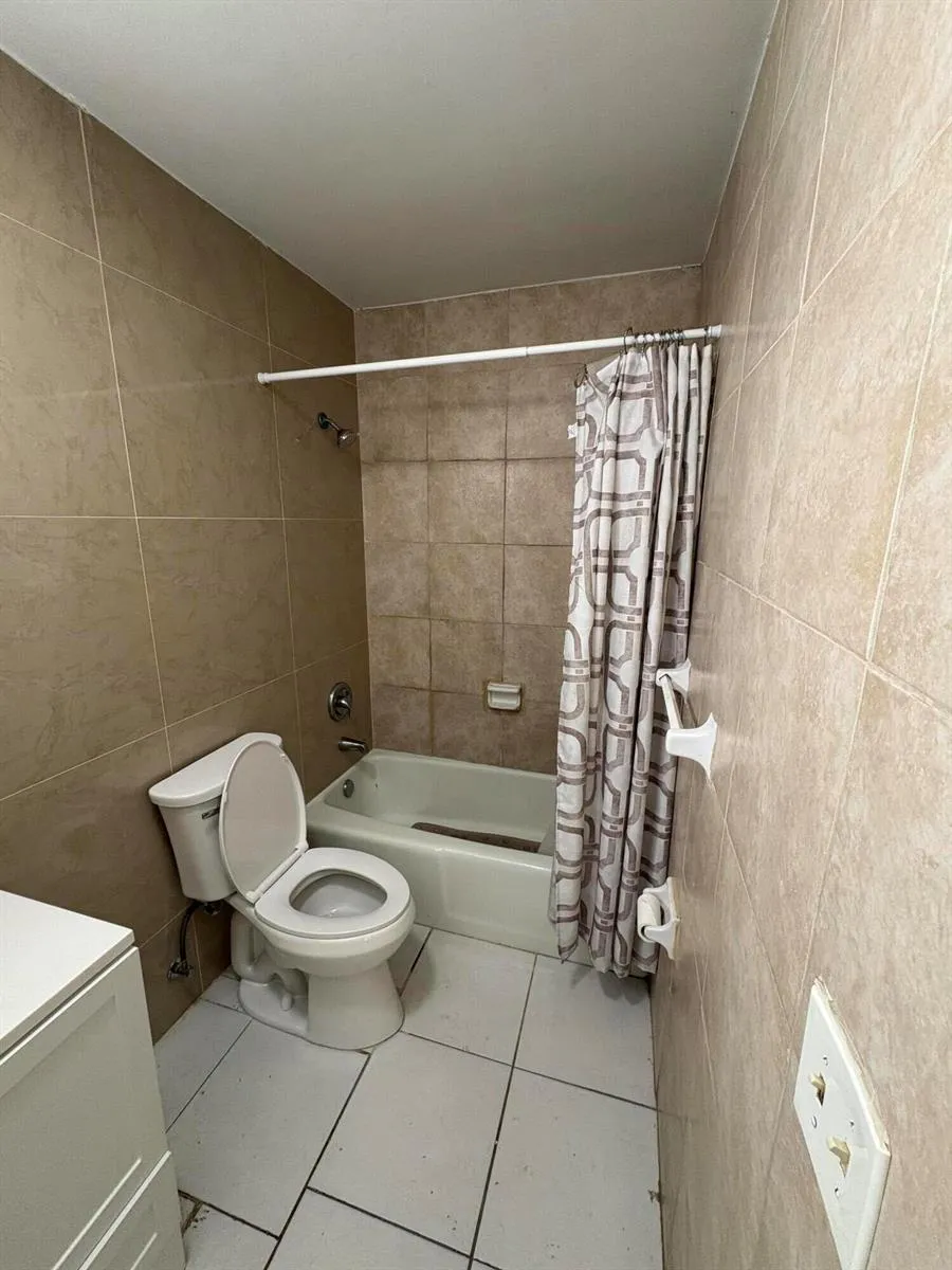4031 NW 30th Terrace #1 Lauderdale Lakes, FL 33309