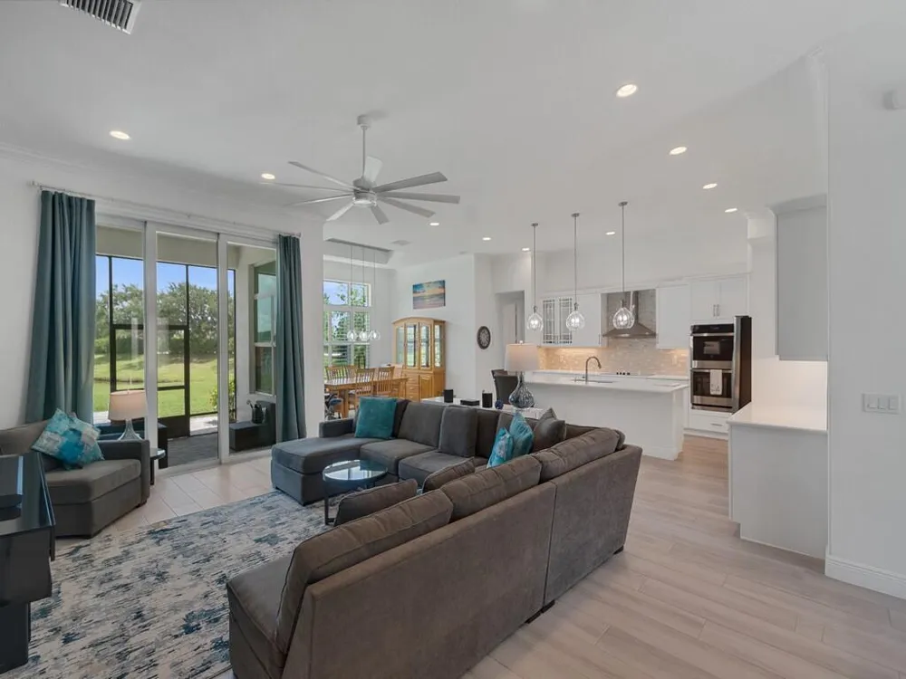8220 Halbert Lane Vero Beach, FL 32968