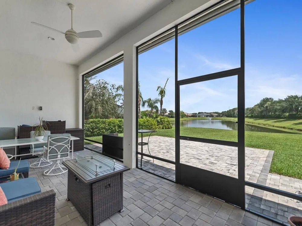 8220 Halbert Lane Vero Beach, FL 32968