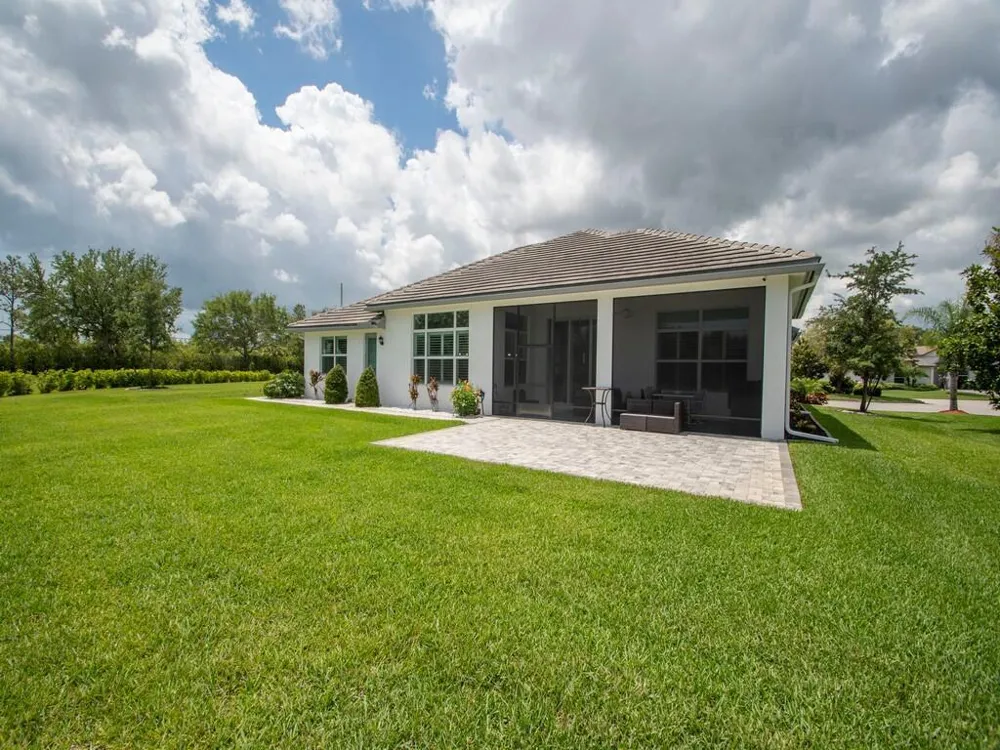 8220 Halbert Lane Vero Beach, FL 32968