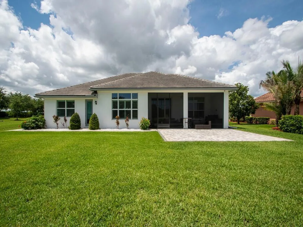 8220 Halbert Lane Vero Beach, FL 32968