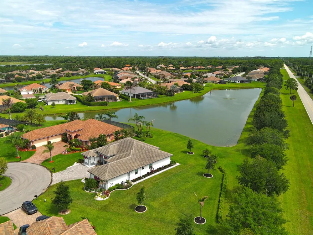 8220 Halbert Lane Vero Beach, FL 32968