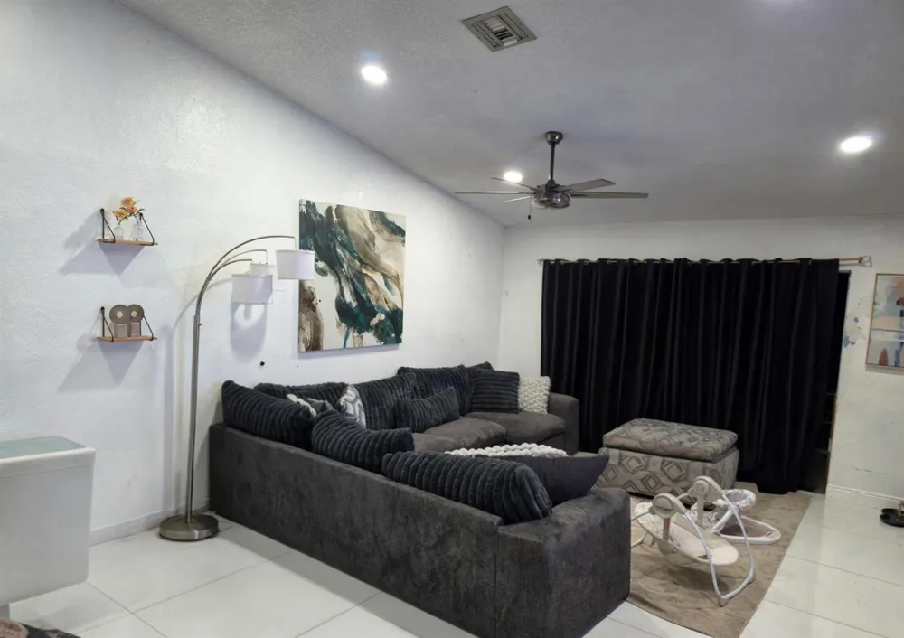 7620 NW 38th Court Sunrise, FL 33351