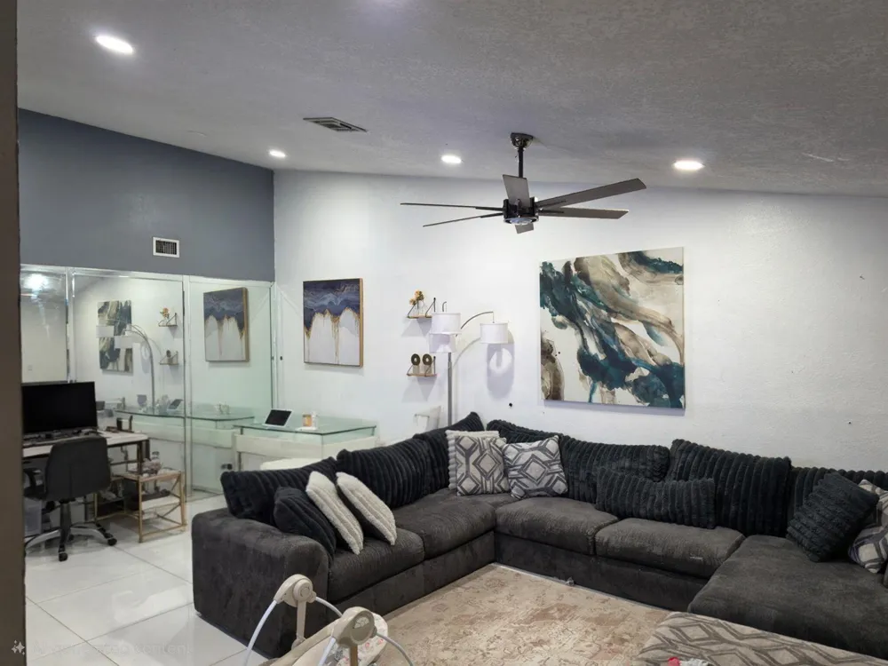 7620 NW 38th Court Sunrise, FL 33351