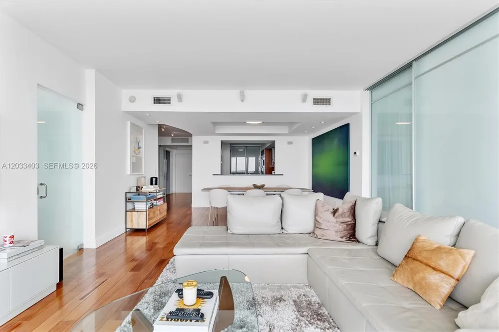 1331 Brickell Bay Dr #1409 Miami, FL 33131