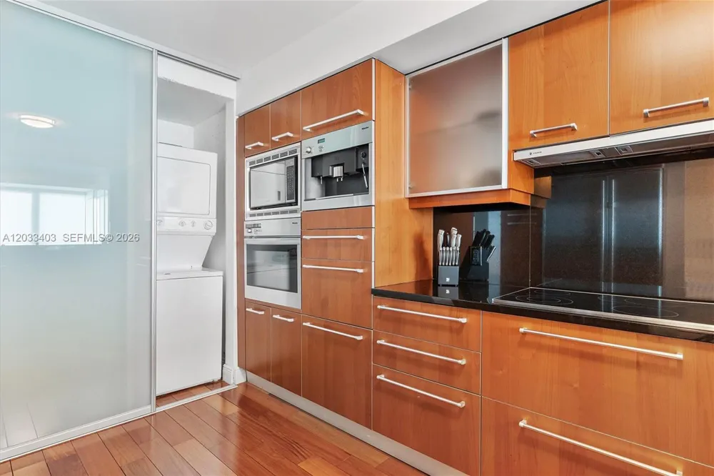 1331 Brickell Bay Dr #1409 Miami, FL 33131