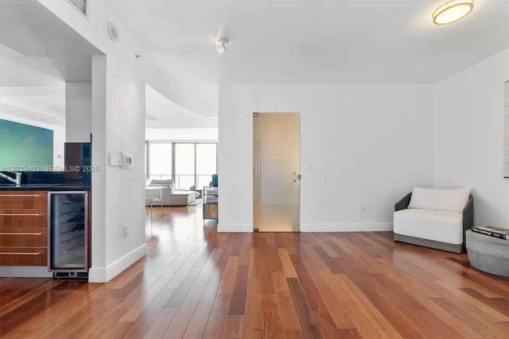 1331 Brickell Bay Dr #1409 Miami, FL 33131