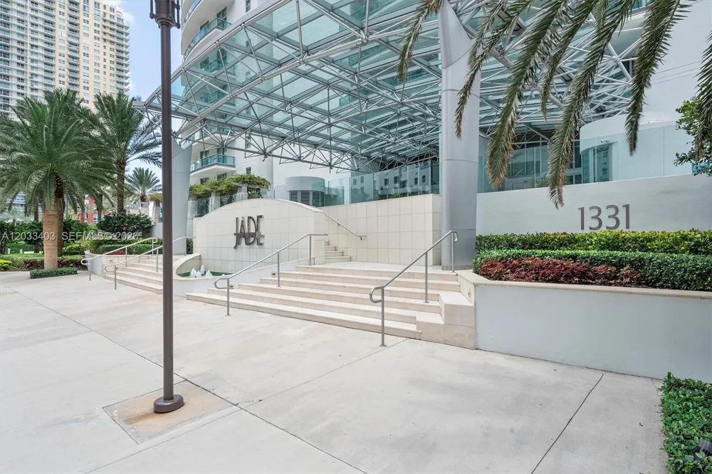 1331 Brickell Bay Dr #1409 Miami, FL 33131