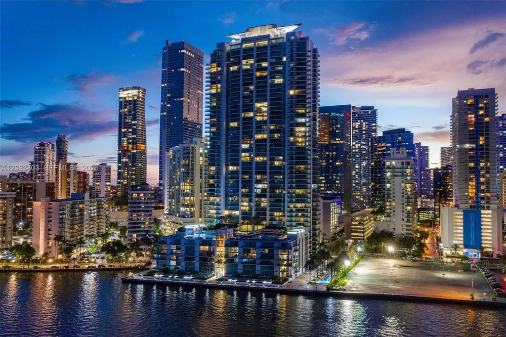 1331 Brickell Bay Dr #1409 Miami, FL 33131