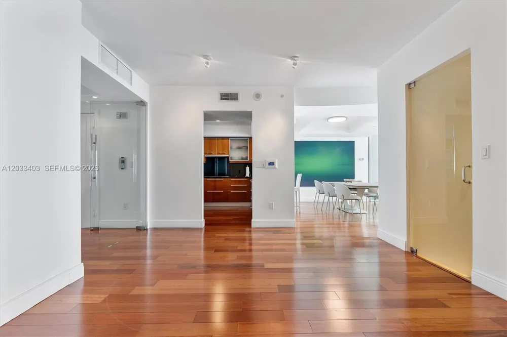 1331 Brickell Bay Dr #1409 Miami, FL 33131