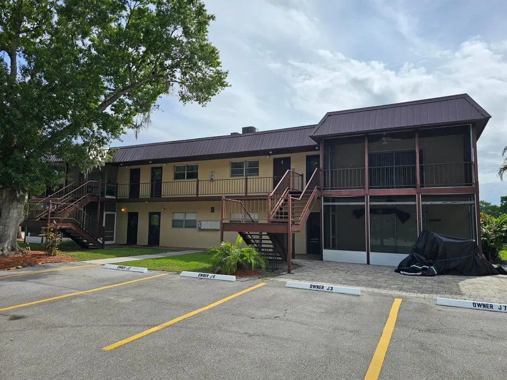 3124 SE Us Highway 441 #J8 Okeechobee, FL 34974