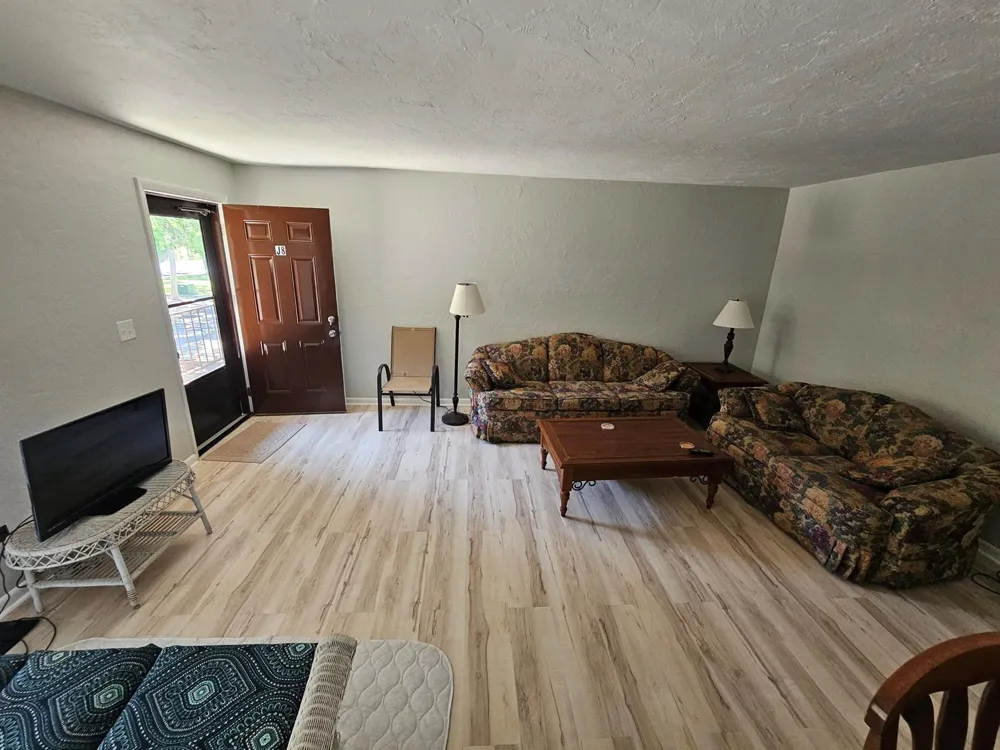 3124 SE Us Highway 441 #J8 Okeechobee, FL 34974